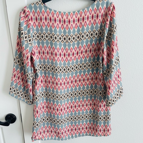 Geometric Patterned Women's Top - Picture 4 of 4